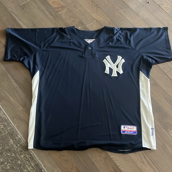 Vintage MLB New York Yankees Majestic Jersey-Top - Picture 15 of 15